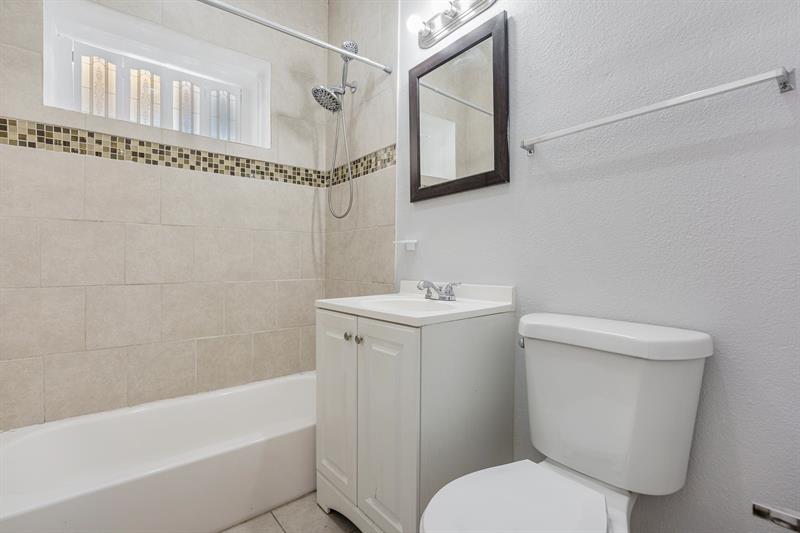 Image 28 of 39 For 430 133rd St