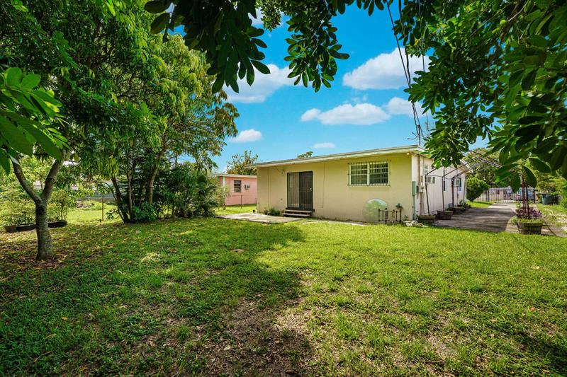 Image 3 of 39 For 430 133rd St