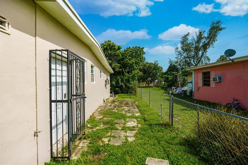 Image 32 of 39 For 430 133rd St