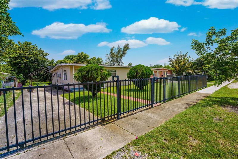 Image 36 of 39 For 430 133rd St