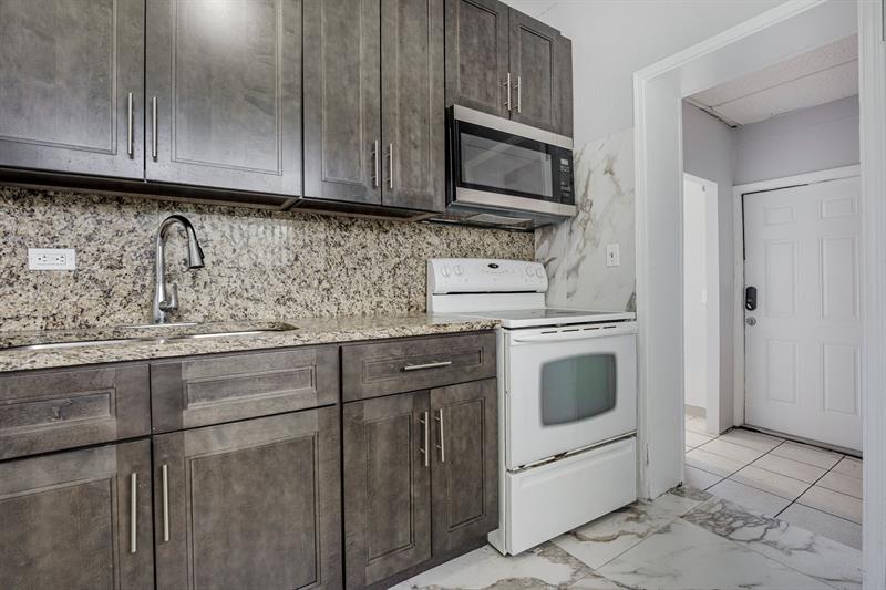 Image 7 of 39 For 430 133rd St