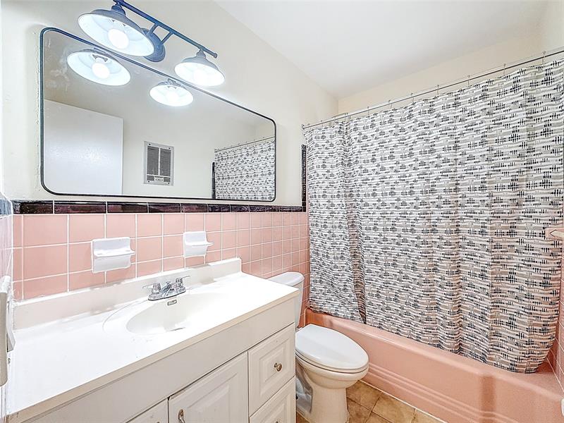 Image 13 of 31 For 242 26th Ct  