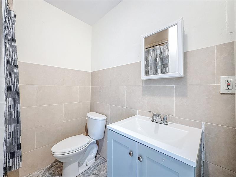 Image 20 of 31 For 242 26th Ct  