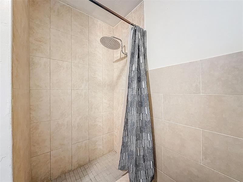 Image 21 of 31 For 242 26th Ct  