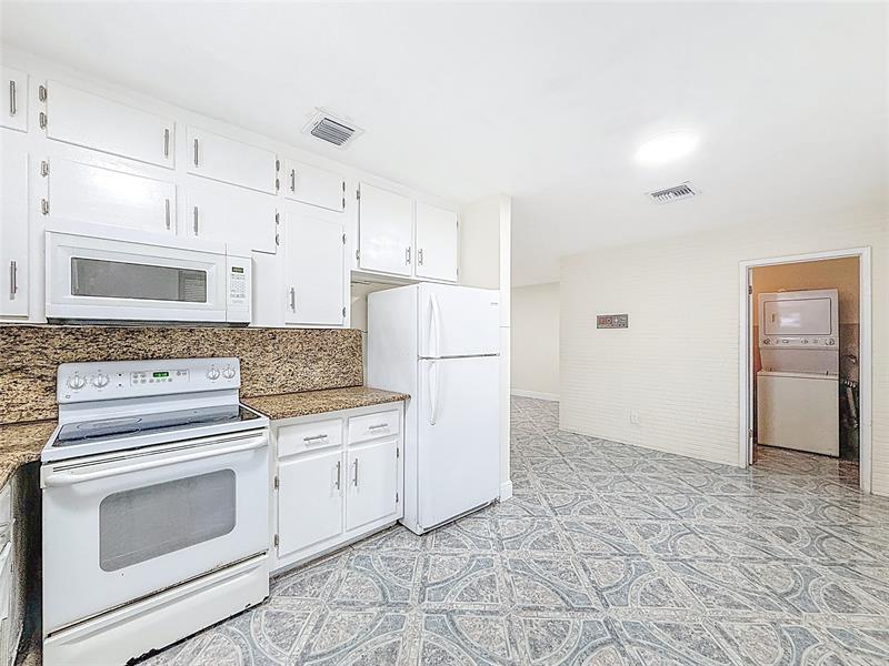 Image 25 of 31 For 242 26th Ct  