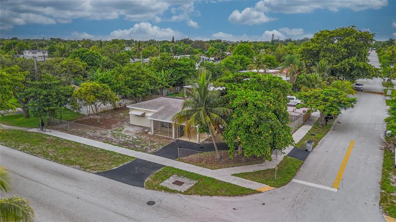 Image 4 of 31 For 242 26th Ct  