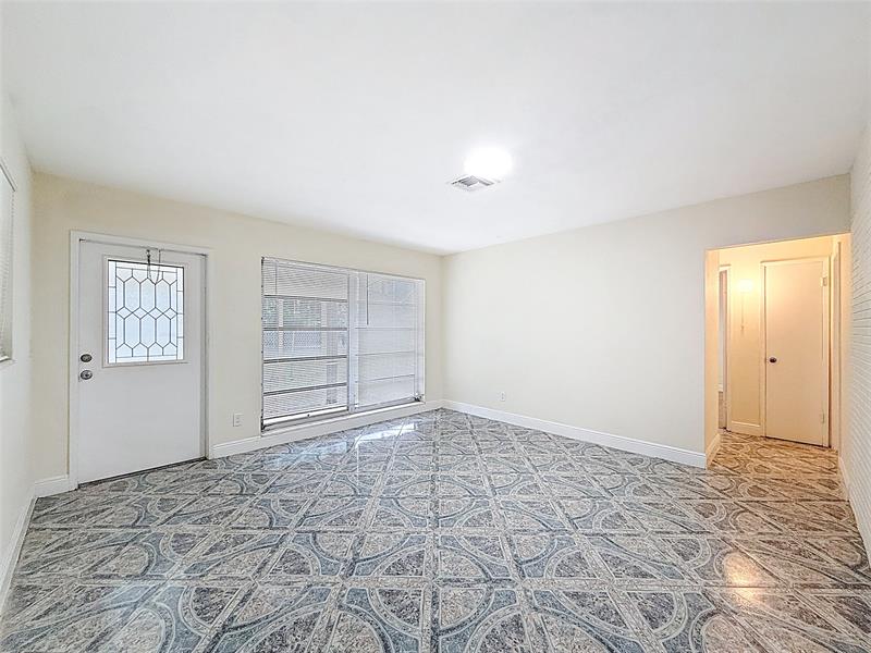Image 8 of 31 For 242 26th Ct  