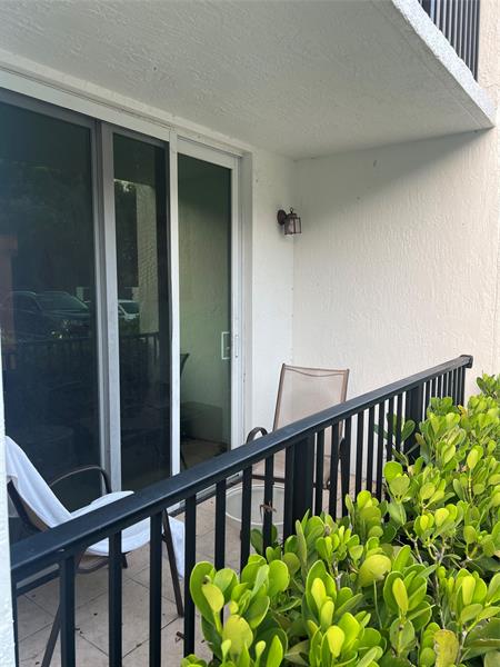 Image 19 of 28 For 903 Villa Cir  903