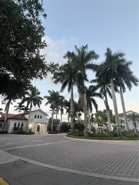 Image 21 of 28 For 903 Villa Cir  903