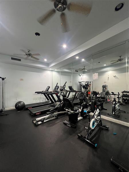 Image 25 of 28 For 903 Villa Cir  903