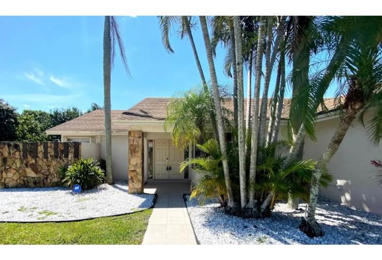 Details for 9811 Majorca Pl, Boca Raton, FL 33434