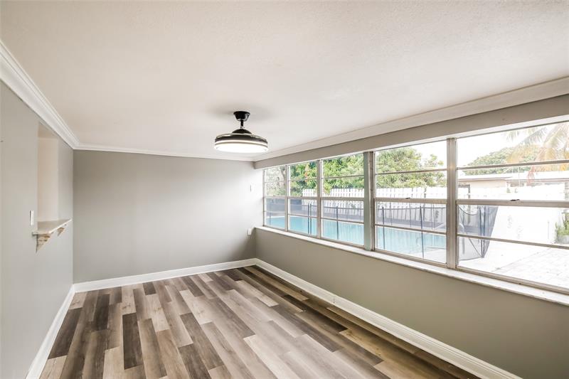 Image 7 of 15 For 527 13th Ct  