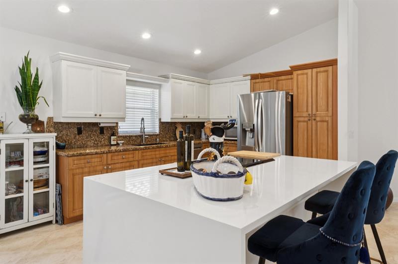 Image 10 of 26 For 6668 Rienzo St