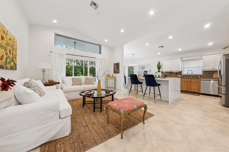 Image 8 of 26 For 6668 Rienzo St