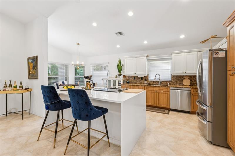 Image 9 of 26 For 6668 Rienzo St