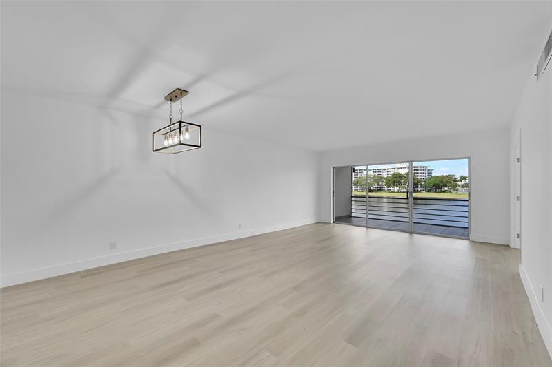 Image 10 of 27 For 2801 Palm Aire Dr  201