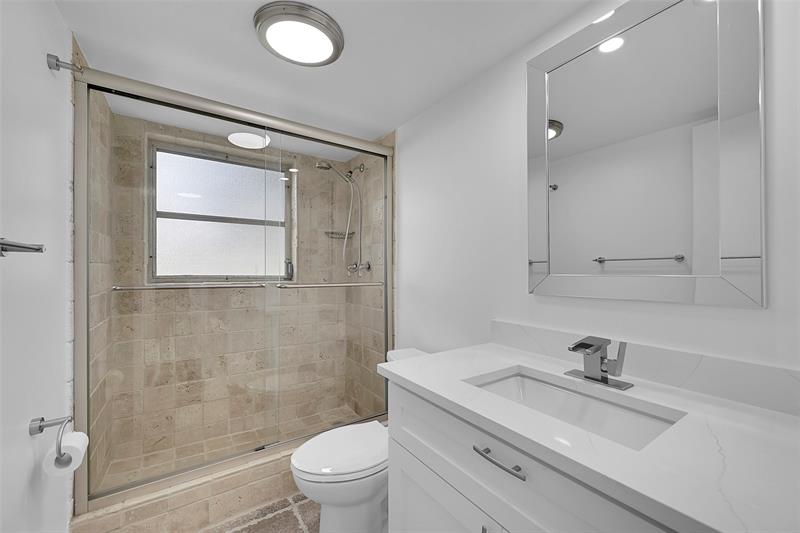 Image 20 of 27 For 2801 Palm Aire Dr  201