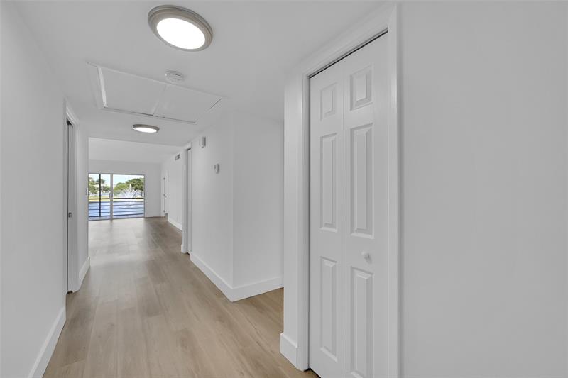 Image 4 of 27 For 2801 Palm Aire Dr  201