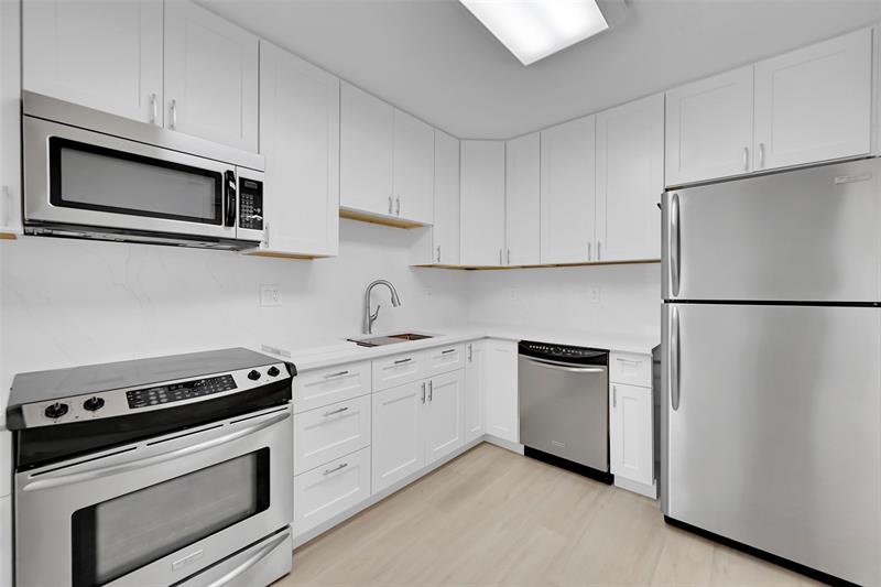 Image 6 of 27 For 2801 Palm Aire Dr  201