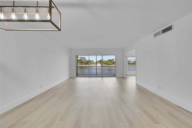 Image 8 of 27 For 2801 Palm Aire Dr  201
