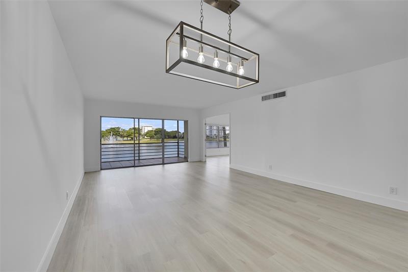 Image 9 of 27 For 2801 Palm Aire Dr  201