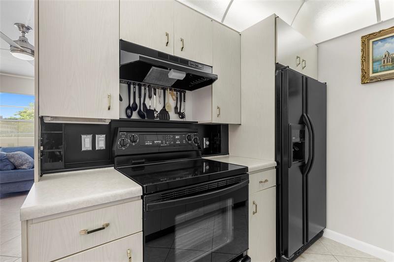 Image 14 of 50 For 3028 Cambridge B  3028