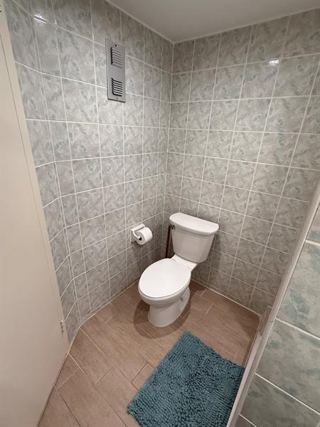 Image 20 of 36 For 5300 24th Ter  525c