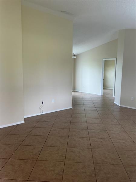 Image 7 of 9 For 1487 Leisure Ln