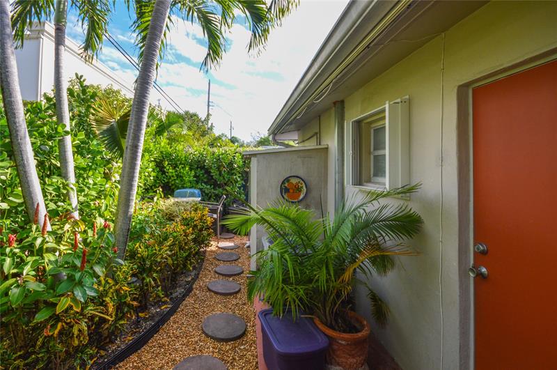 Image 16 of 18 For 1635 5th Ct  B