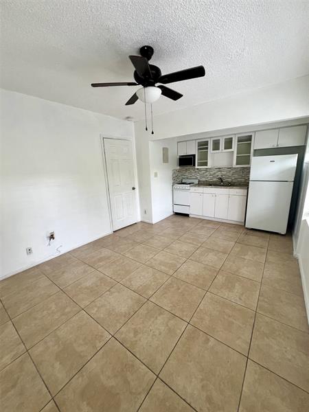 Image 3 of 6 For 2918 Ocean Blvd  2