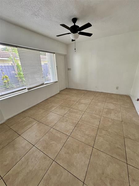 Image 4 of 6 For 2918 Ocean Blvd  2
