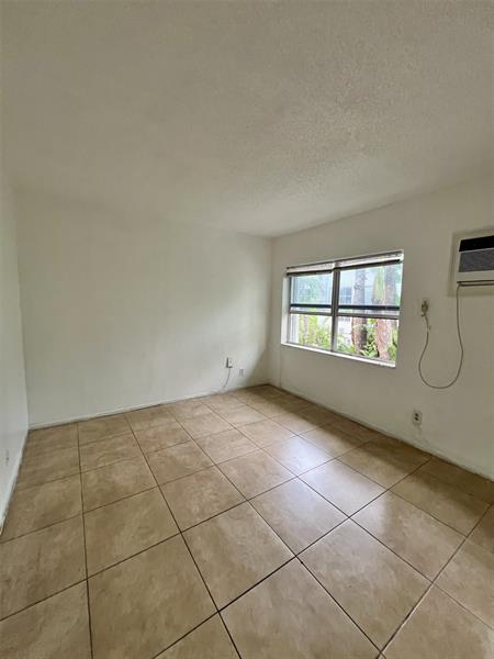 Image 5 of 6 For 2918 Ocean Blvd  2