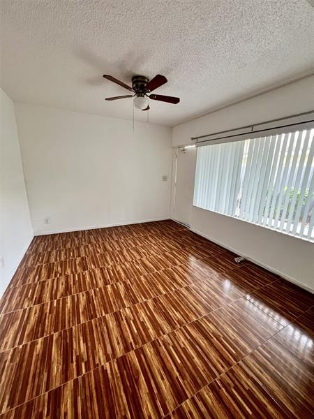 Image 3 of 5 For 2918 Ocean Blvd  4
