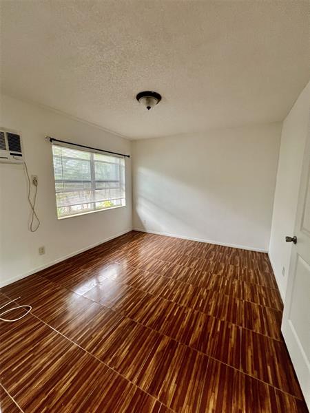 Image 4 of 5 For 2918 Ocean Blvd  4