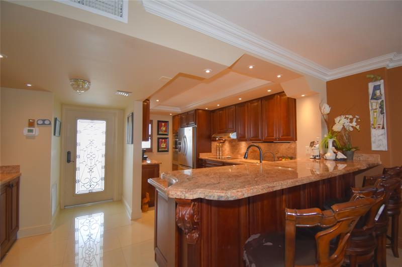 Image 11 of 48 For 1012 Ocean Blvd  903
