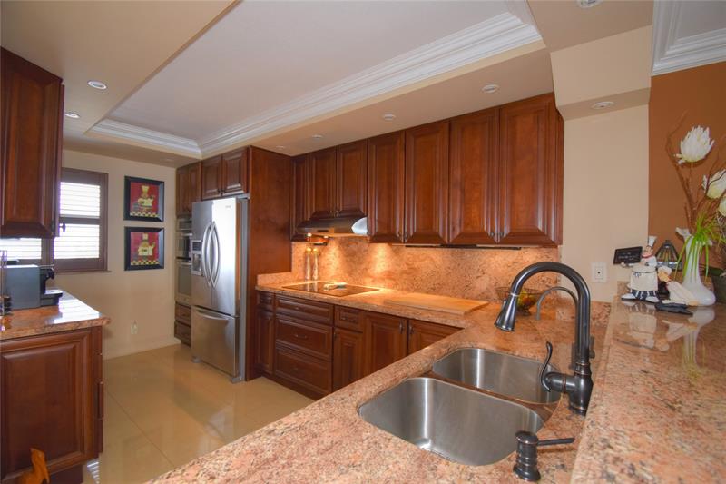 Image 12 of 48 For 1012 Ocean Blvd  903