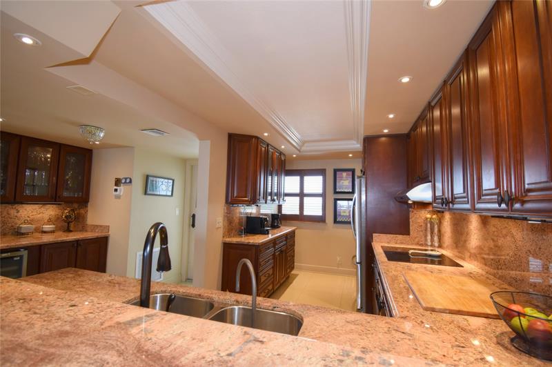 Image 13 of 48 For 1012 Ocean Blvd  903