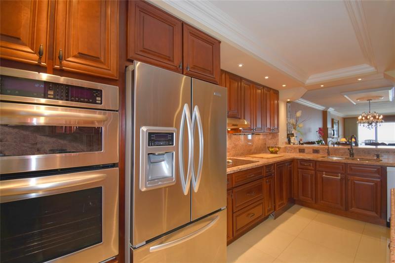 Image 15 of 48 For 1012 Ocean Blvd  903