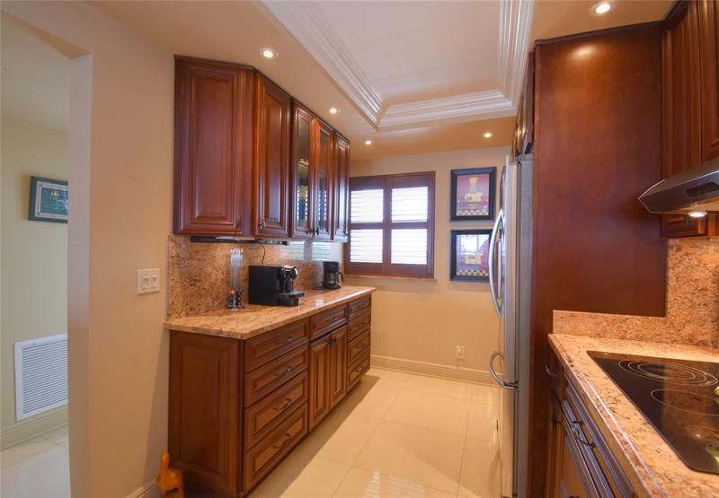 Image 16 of 48 For 1012 Ocean Blvd  903