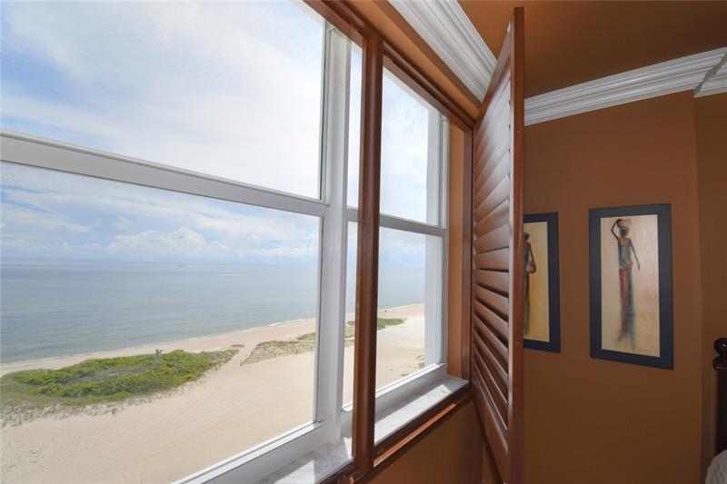 Image 31 of 48 For 1012 Ocean Blvd  903