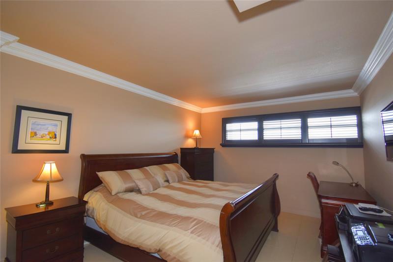 Image 36 of 48 For 1012 Ocean Blvd  903