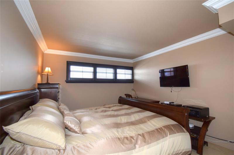 Image 37 of 48 For 1012 Ocean Blvd  903