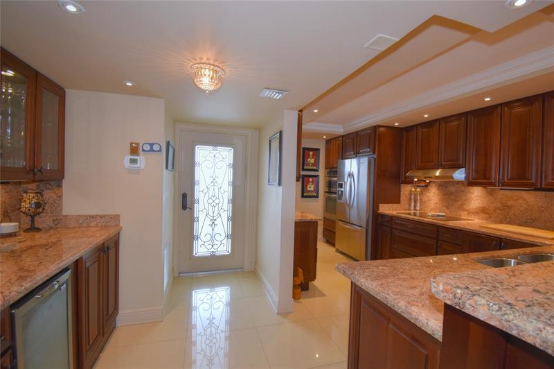 Image 9 of 48 For 1012 Ocean Blvd  903