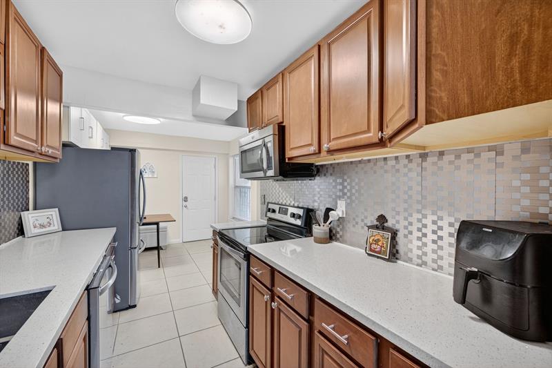 Image 21 of 64 For 5717 17th Ct  2