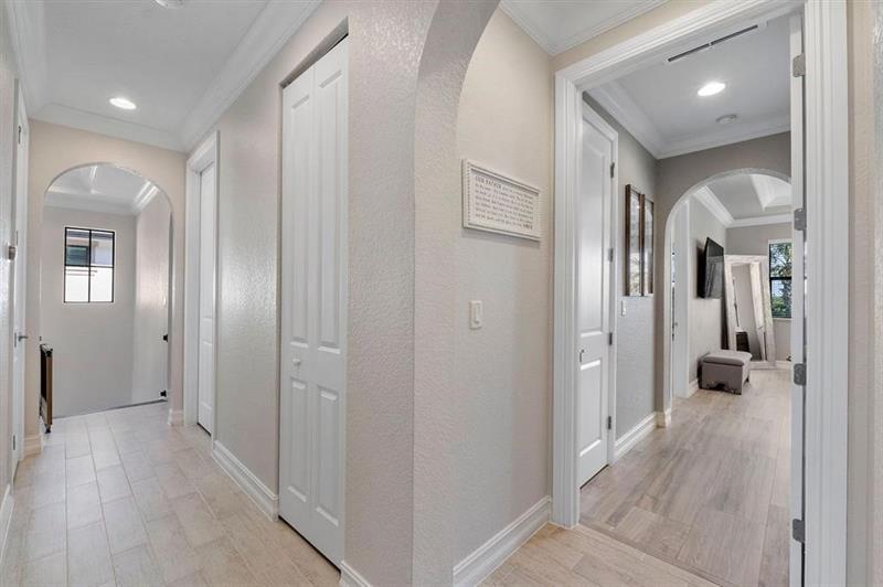 Image 33 of 63 For 11133 Meridian Dr