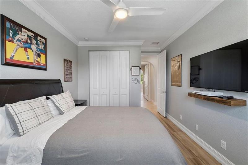 Image 37 of 63 For 11133 Meridian Dr