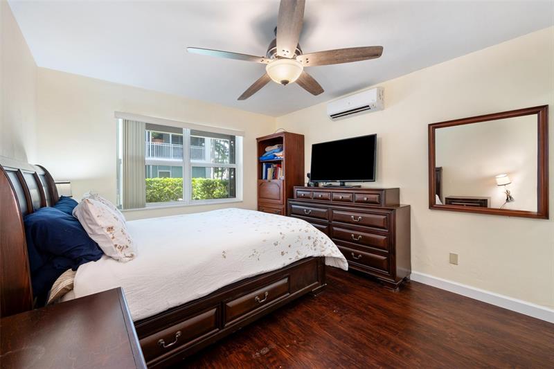 Image 13 of 15 For 1930 Jackson St  1