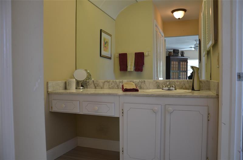 Image 14 of 30 For 6201 Bay Club Dr  4