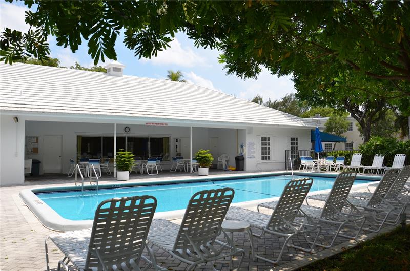 Image 27 of 30 For 6201 Bay Club Dr  4