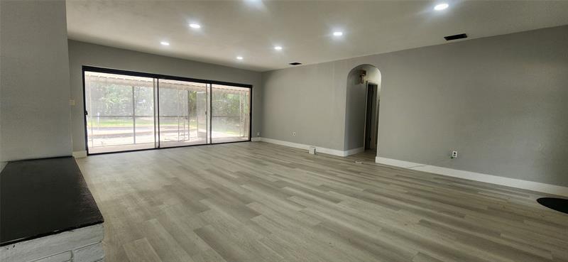 Image 15 of 20 For 14715 Spur Dr